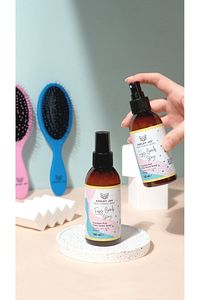 Çocuklara Özel Nemlendiren Ve Parlaklık Veren Kolay Tarama Spreyi 150 ml ürün fotoğrafı