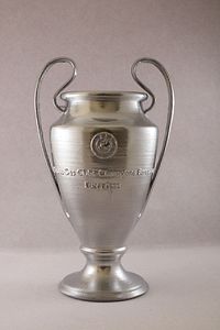 Uefa Şampiyonlar Ligi Kupası 20 Cm ürün fotoğrafı