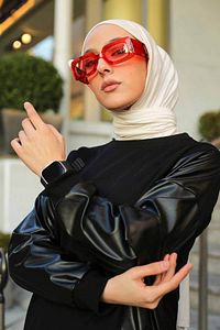 Siyah Deri Garnili Iki Iplik Tesettür Tunik ürün fotoğrafı