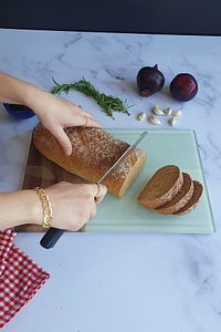 Kanallı Cam Kesme Tahtası - Cam Kesme Tablası | Kenarı Ahşap Desenli | 25cm X 35cm | Patentli Ürün ürün fotoğrafı