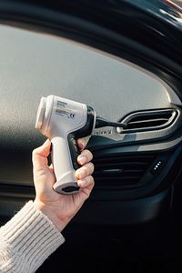 Mini Beyaz Güçlü Emiş Üfleme Özellikli Ev Araç Kablosuz Şarjlı El Süpürgesi 2in1 ürün fotoğrafı