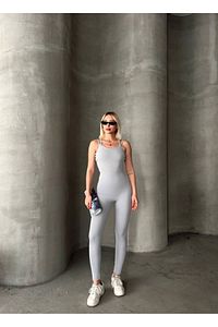 Kadın Gri Sırt Dekolteli Çapraz Bant Askılı Dar Kesim Toparlayıcı Yoga Pilates Tayt Spor Tulum ürün fotoğrafı