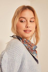 12353 Etro Desenli Lacivert Bandana Fular ürün fotoğrafı