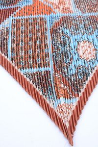 12353-1 Etro Desenli Kiremit Pliseli Bandana Fular ürün fotoğrafı