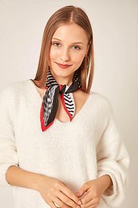 12315-1 Piliseli Geometrik Desenli Siyah Bandana Fular ürün fotoğrafı