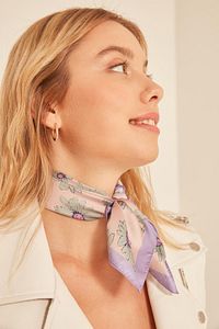 13934 Açık Çiçek Desenli Lila Bandana Fular ürün fotoğrafı