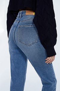 Slim Fit Mom Jean ürün fotoğrafı