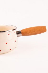 Cupid Ahşap Saplı Kalp Desenli Emaye Sos Tavası 16cm 1,3 Litre (İNDÜKSİYON DAHİL TÜM OCAKLARA UYGUN) ürün fotoğrafı