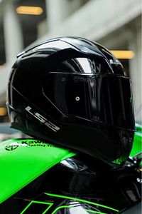 Rapid 2 Parlak Siyah Kask Siyah Vizörlü ürün fotoğrafı