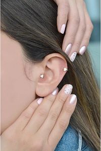 Beyaz Kalpli Halka Tragus Piercing Kıkırdak Küpesi ürün fotoğrafı