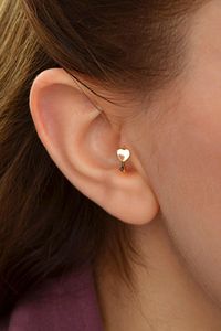 Kalp Tragus Piercing Helix Kıkırdak Küpesi ürün fotoğrafı