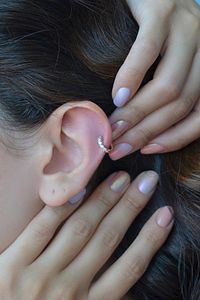 Sıralı Zirkon Taşlı Halka Piercing Tragus Helix Kıkırdak Küpe ürün fotoğrafı