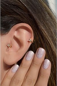 Gold Kelebek Tragus Piercing ürün fotoğrafı