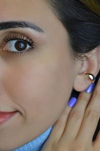 Bombeli Sade Sıkıştırmalı Kıkırdak Küpesi Earcuff ürün fotoğrafı