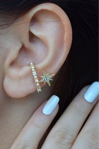 Kutup Yıldızı Detaylı Mini Incili Earcuff Sıkıştırma Kıkırdak Küpesi ürün fotoğrafı
