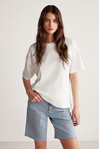 Jemmy Kadın %100 Organik Pamuk Relaxed Fit Yırtmaçlı Yuvarlak Yakalı Beyaz T-shirt ürün fotoğrafı