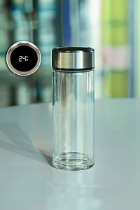 Papatyalı Bez El Çantası & Tutmalı Pipetli Cam Bardak & Kutulu Mum & Kupa Hediye Seti ürün fotoğrafı