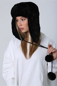 Kadın Siyah Ponponlu Kürklü Kulaklıklı Peluş Şapka Bere Bere1103 ürün fotoğrafı