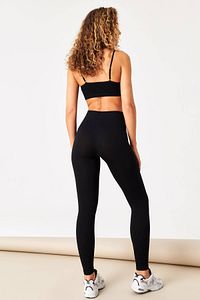 Göğüs Pedli Seamless Crop Atlet A6009-k1 ürün fotoğrafı