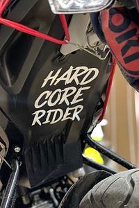 Motor için Dekoratif Sticker Hard Core Rider Beyaz (1 Adet) ürün fotoğrafı