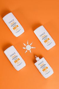 SPF50+ Koyu Cilt Lekelerine Etkili Sıvı Yüz Güneş Kremi-Yeni Nesil Filtreler-Hibrit Formül PA++++ ürün fotoğrafı