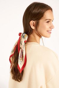 13465-1 Etnik Desenli Kırmızı Kenarlıklı Piliseli Bandana Fular ürün fotoğrafı
