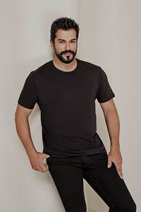 Erkek Siyah %100 Pamuk Slim Fit Dar Kesim Bisiklet Yaka Basic Tişört ürün fotoğrafı
