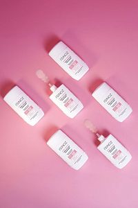 SPF50+ Pink Touch Aydınlatıcı Sıvı Yüz Güneş Kremi Yeni Nesil Filtreler Hibrit Formül 50ml - PA++++ ürün fotoğrafı