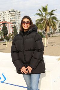 Kadın Oversize Şişme Mont Siyah Renk Kapüşonlu Yan Cepli Su Rüzgar Geçirmez ürün fotoğrafı