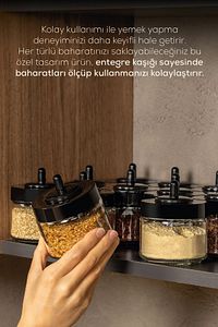 Siyah Serigrafi Etiketli 12 Adet Kapağı Kendinden Kaşıklı Baharatlık Seti Kısa ürün fotoğrafı