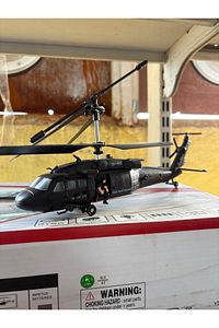 Kumandalı askeri atak helikopteri ürün fotoğrafı