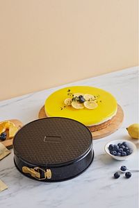 Black Gold Kelepçeli Kek Kalıbı 26 Cm ürün fotoğrafı