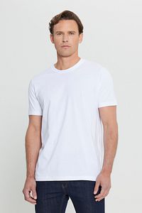 Erkek Beyaz %100 Pamuk Slim Fit Dar Kesim Bisiklet Yaka Basic Tişört ürün fotoğrafı
