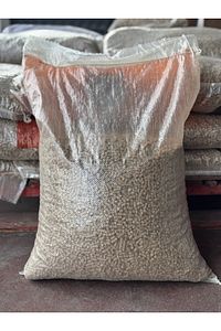 A1 Kalite %100 Çam Peleti 6mm Yüksek Yanma Enerjisine Sahip Odun Peleti 20kg Çuval ürün fotoğrafı