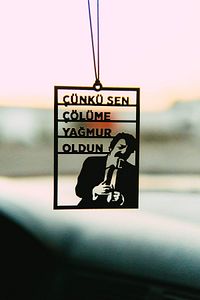 Araba Süsü Metal Müslüm Gürses Dikiz Aynası Süsü Hediyelik Eşya Oto Aksesuar ürün fotoğrafı