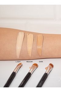 Natural Illumination Foundation - Light.30 ml ürün fotoğrafı