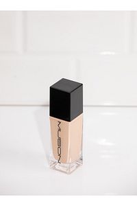 Natural Illumination Foundation - Light.30 ml ürün fotoğrafı