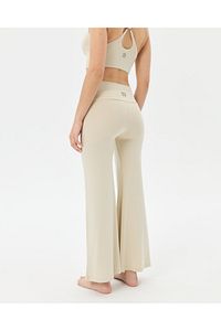 Krem Şortlu Yoga Pantolon İnce Dökümlü Yoga Pantolon ürün fotoğrafı