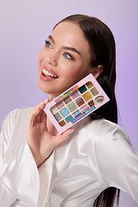 18'li Glitter Göz Farı ürün fotoğrafı