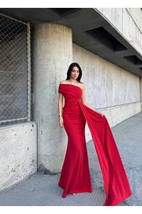 Ewo Kuyruklu Tek Omuz Abiye Kırmızı ürün fotoğrafı