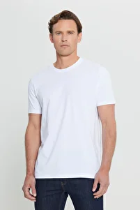 Erkek/unisex Beyaz %100 Pamuk Slim Fit Dar Kesim Bisiklet Yaka Basic Tişört ürün fotoğrafı