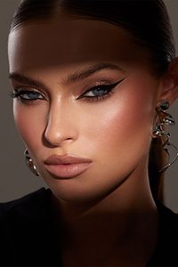 Suya Dayanıklı Siyah Göz Kalemi - 13 Saat Kalıcı Etki - Extreme Lasting Effect Eye Pencil Black ürün fotoğrafı