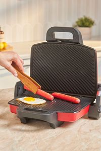 Future Essential Tost Makinesi Matte Red 1800 W 4 Dilim Kapasiteli ürün fotoğrafı