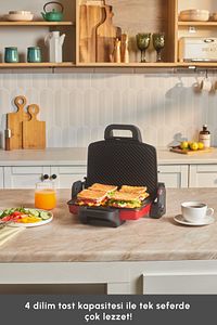 Future Essential Tost Makinesi Matte Red 1800 W 4 Dilim Kapasiteli ürün fotoğrafı
