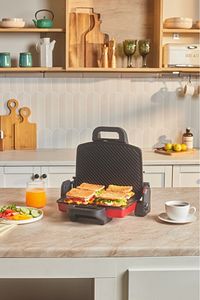 Future Essential Tost Makinesi Matte Red 1800 W 4 Dilim Kapasiteli ürün fotoğrafı