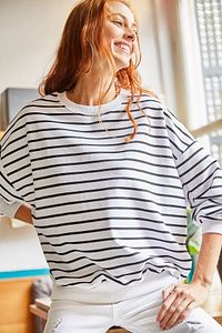Kadın Beyaz Siyah Çizgili Basic Yumuşak Dokulu Salaş Sweatshirt SWT-19000457 ürün fotoğrafı