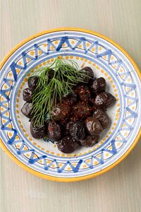 Taş Baskı Doğal Fermente Salamura Siyah Zeytin (3500GR - PET KAVANOZ) ürün fotoğrafı