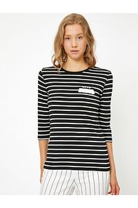 Pul Detaylı T-shirt ürün fotoğrafı