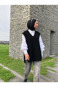 Kadın Siyah V Yaka Oversize Yırtmaçlı Tesettür Süveter ürün fotoğrafı