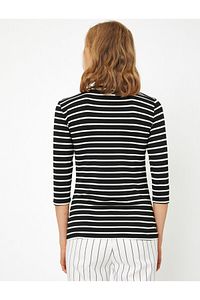 Pul Detaylı T-shirt ürün fotoğrafı